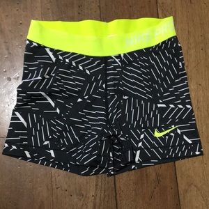 Nike active shorts NWOT